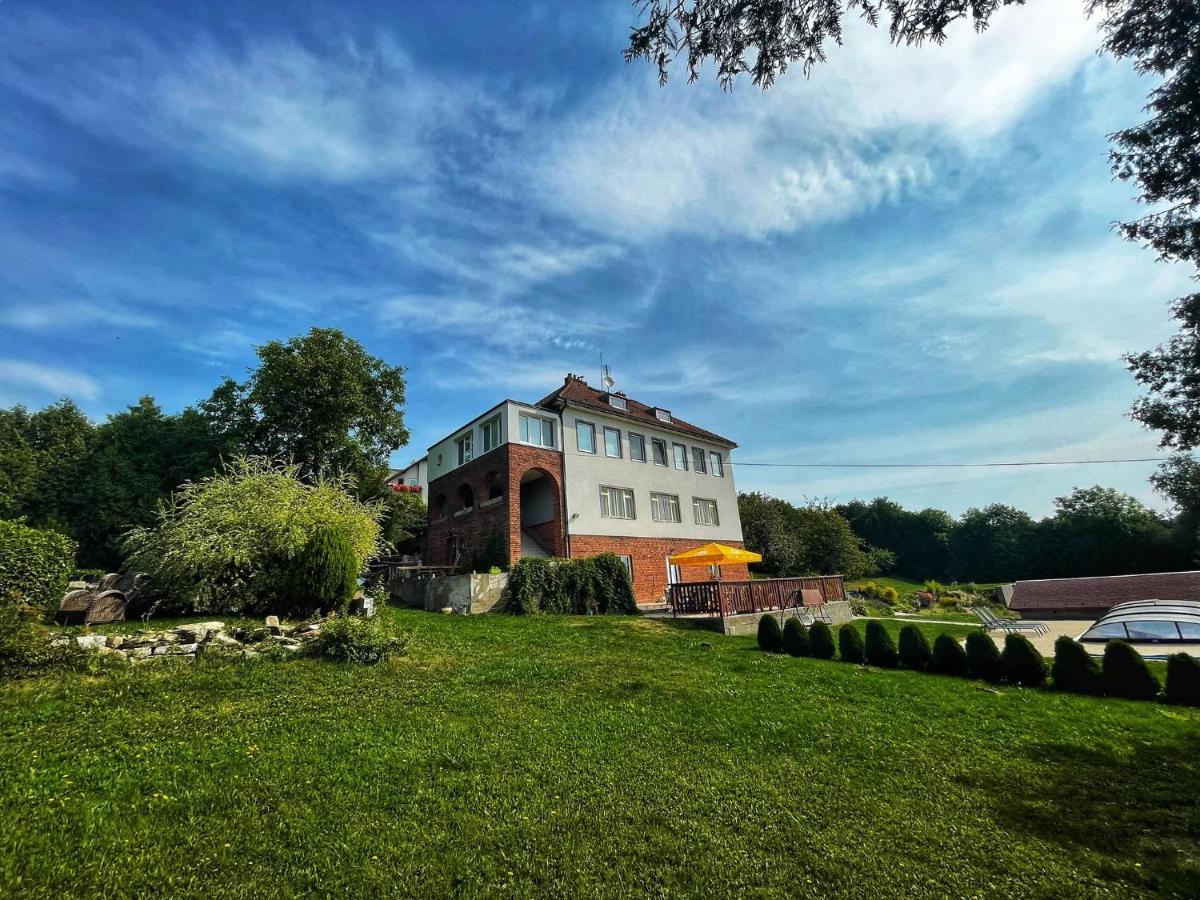 Vila Hořičky Exteriör bild