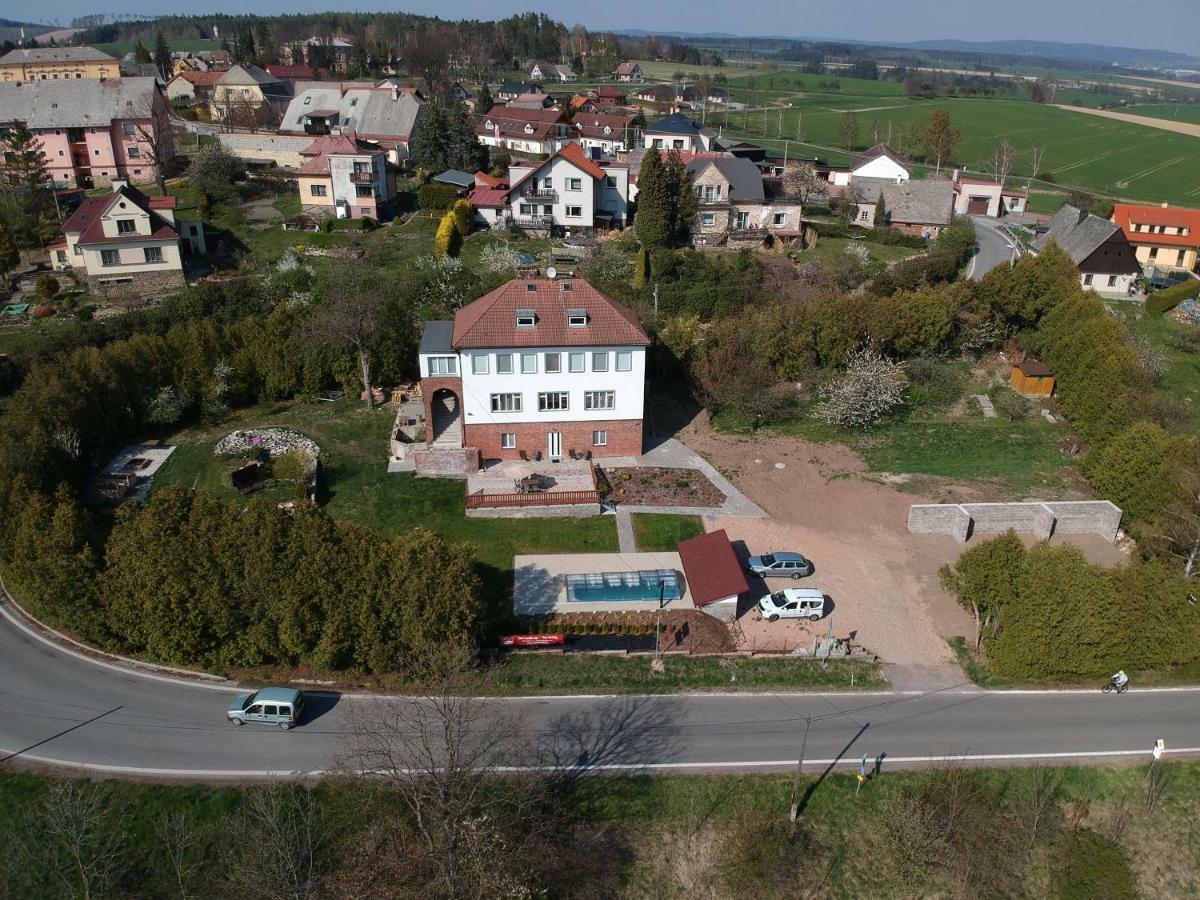 Vila Hořičky Exteriör bild
